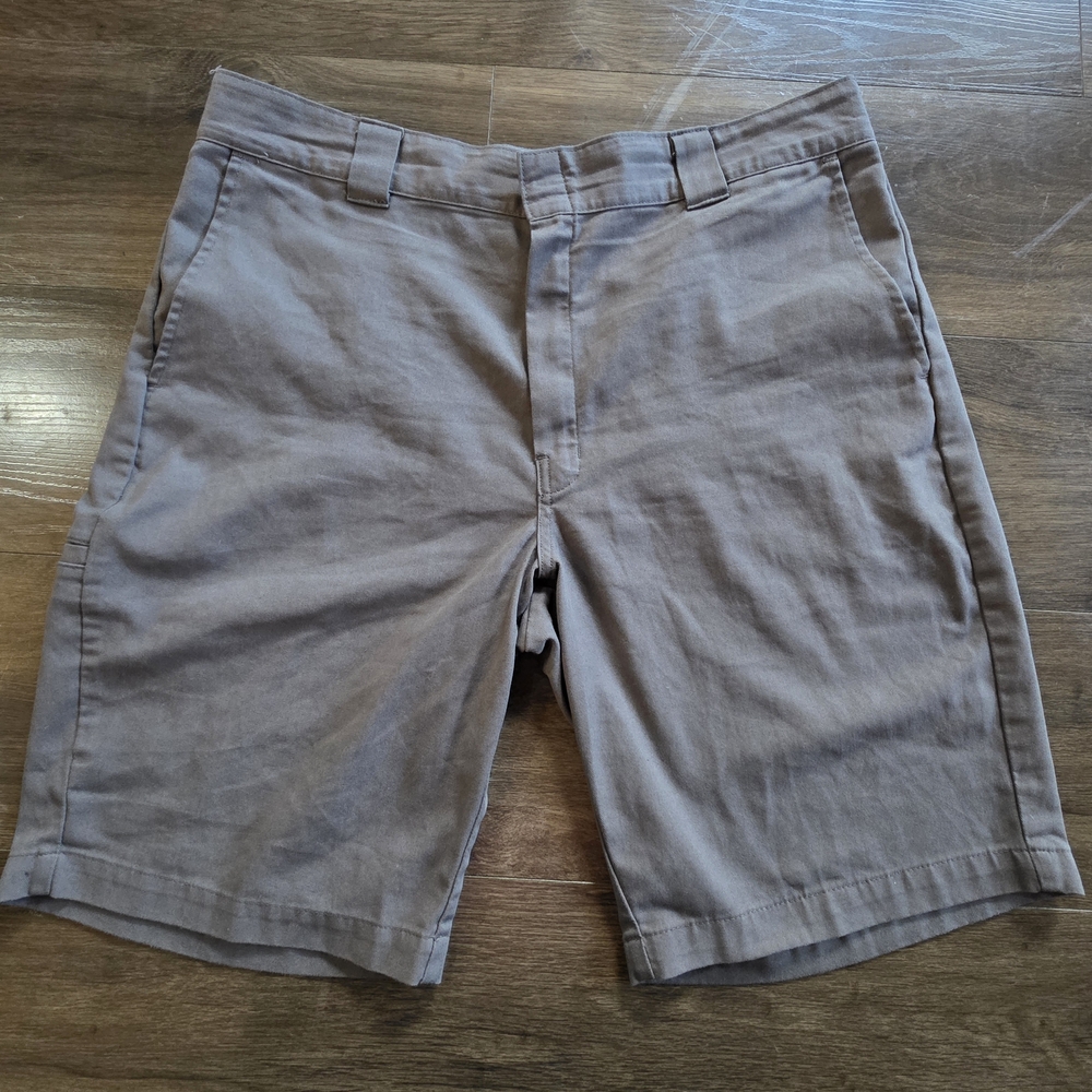 Dickies Men's Relaxed Fit Gray Shorts Size W38 11 inseam